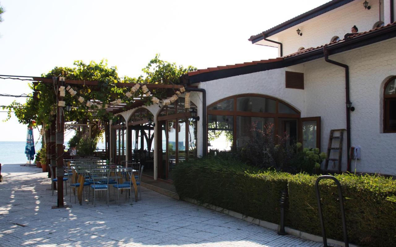 Vm Apartments Robinson Beach Pomorie Exterior photo