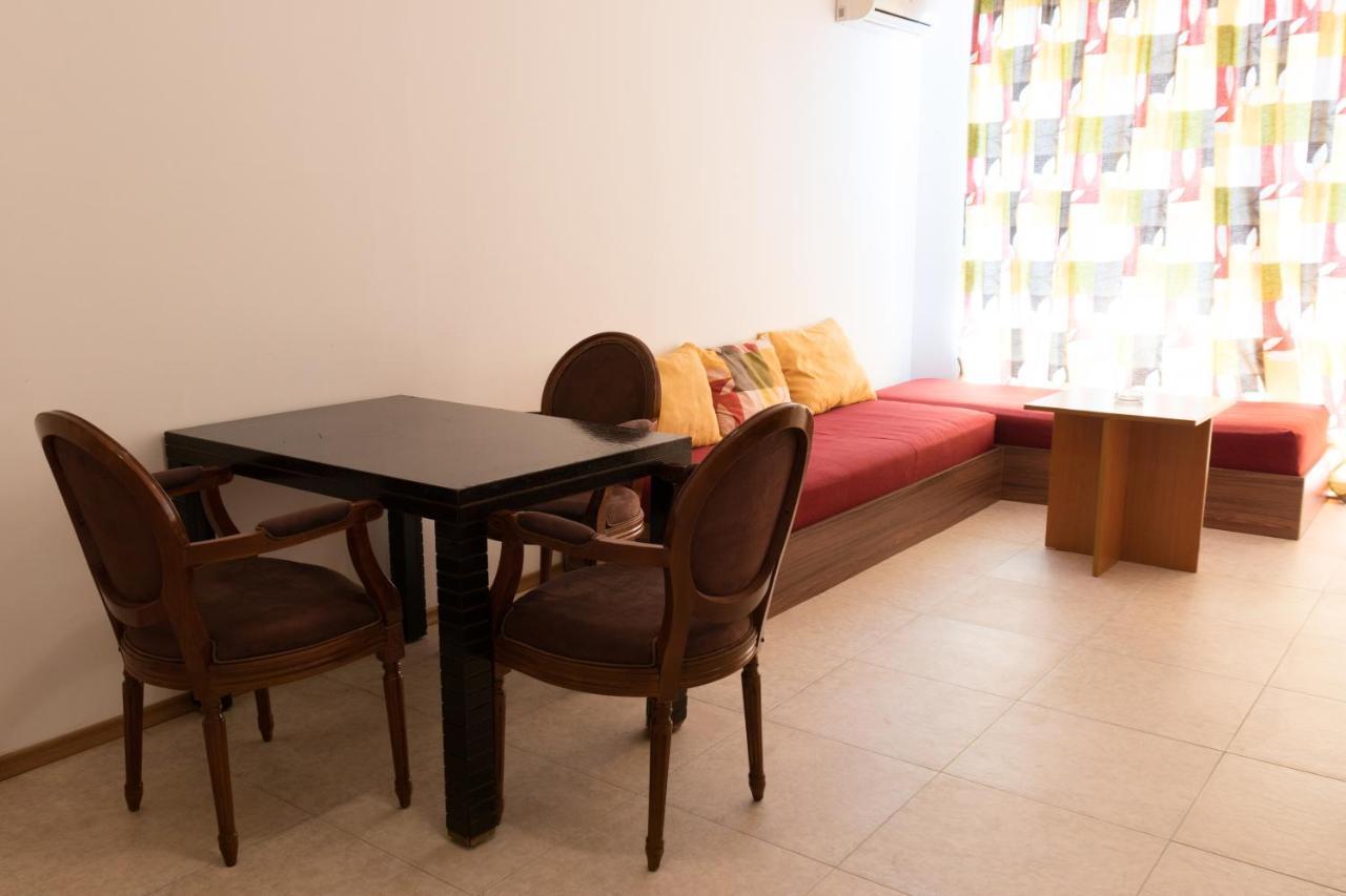 Vm Apartments Robinson Beach Pomorie Exterior photo
