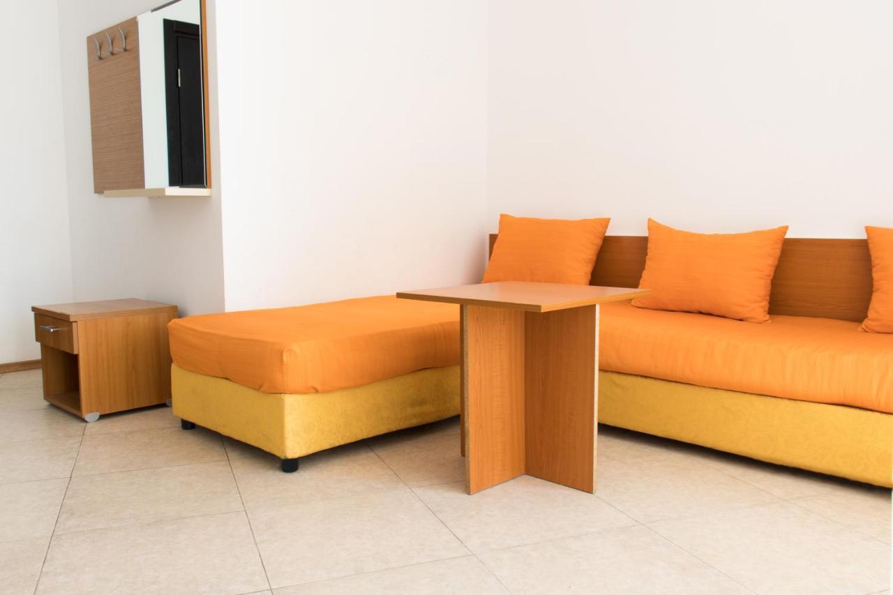 Vm Apartments Robinson Beach Pomorie Exterior photo